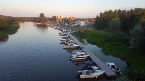 Barcos-En-El-Astillero-Karlova-Tartu.mp4