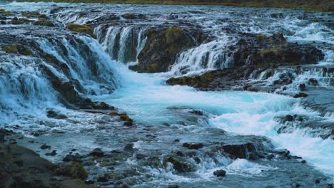 Malerische-Midfoss-Wasserfälle-Island