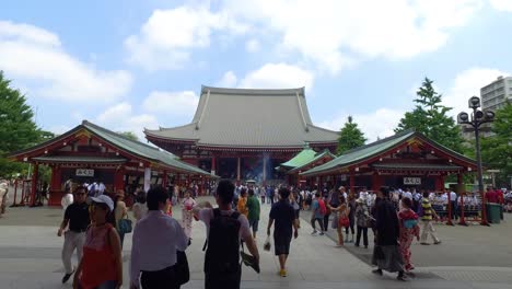 POV-walking,-Crowded-people-heading-to-the-Buddhist-Temple-Sensoji