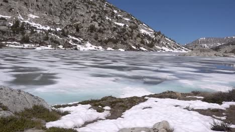 Evolution-Lake-with-large-chunks-of-ice-just-north-of-Muir-Pass-in-the-Sierra-Nevada-mountain-range