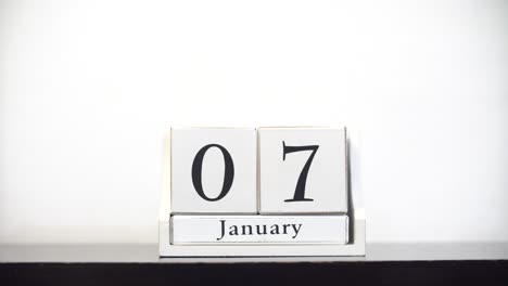 Weißer-Kalender-Zeitraffer-Januar