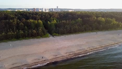 Ronald-Reagan-Park-Strand-Bei-Sonnenuntergang-Luftaufnahme