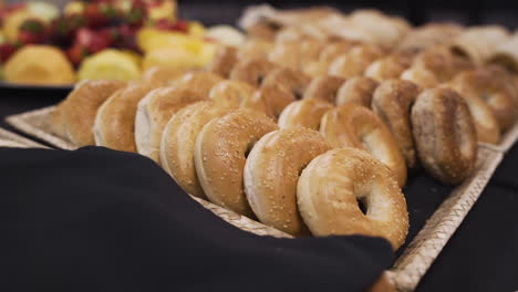 Table-full-of-freshly-baked-bagels