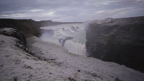 Teil-Des-Goldenen-Kreises,-Dies-Ist-Eine-Ansicht-Eines-Herrlichen-Wasserfalls-In-Der-Nähe-Von-Reykjavik,-Island