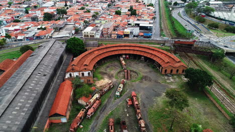 Aerial-video-approaching-an-old-train-station-in-the-ciy-of-Campinas