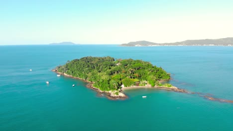 Aerial-Paradise-Island-Shot-as-Camera-Rises-Up