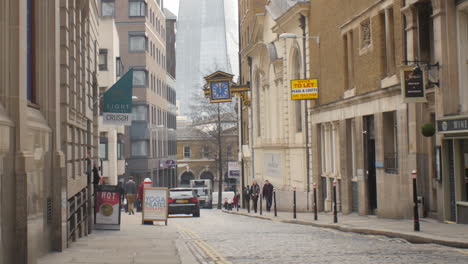 Filmischer-Blick-Auf-Eine-Historische-Straße-In-Der-City-Von-London