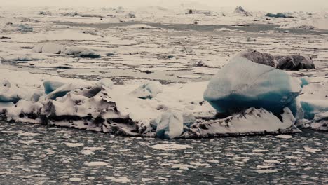 Different-camera-moves-showing-icebergs-in-Glacier-Lagoon,-Iceland