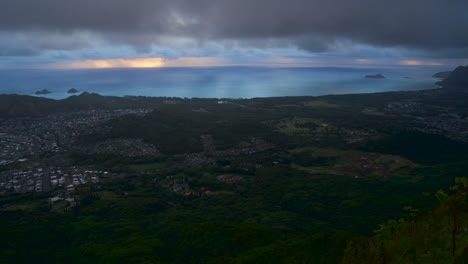Zeitraffer-Des-Sonnenaufgangs-Von-Olomana-Auf-Hawaii