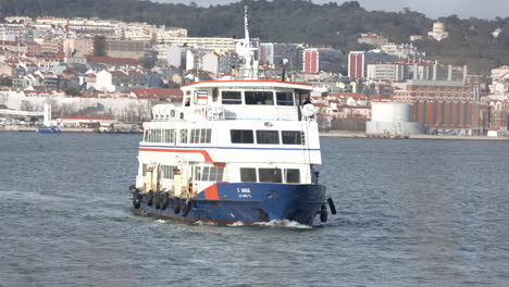 Passenger-Boat-sailing-in-the-river-arriving-at-port-to-transport-people-to-the-other-margin