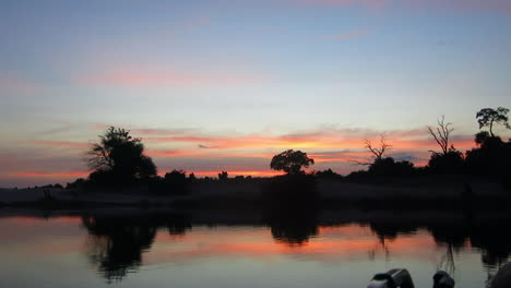 La-Vista-Del-Río-Chobe-Desde-Un-Pequeño-Bote-Dedicado-A-La-Fotografía