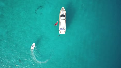 Aerial-Cenital-Plane-shot-of-a-boat-and-a-yacht-in-the-Sea-of-Cortez