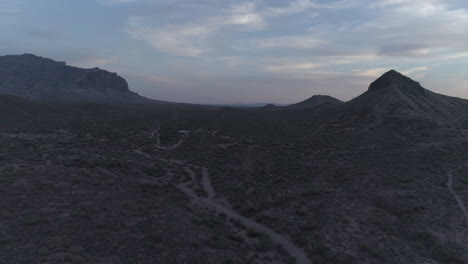 Antena---Crepúsculo-Montañas-Del-Desierto