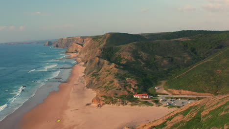 Antenne:-Ein-Portugiesischer-Strand-Bei-Sonnenuntergang