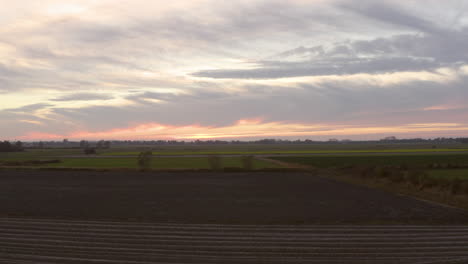Ländliches-Landwirtschaftsgebiet,-Während-Des-Sonnenuntergangs,-Südwestlich-Der-Niederlande