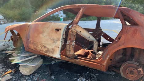 burnt-car-completely-destroyed-total-loss-and-vandalized,-old-rusty-car