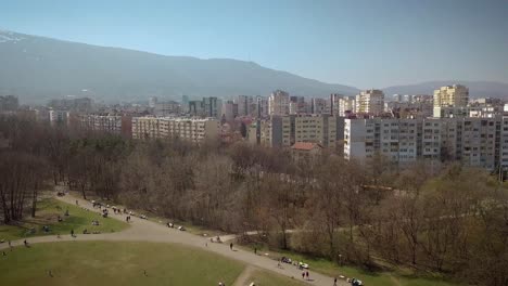 West-Park-Rezension-An-Einem-Sonnigen-Tag-In-Sofia