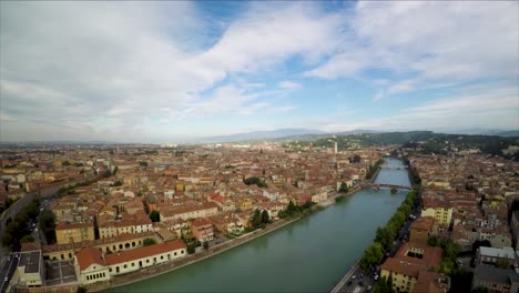 Aerial-drone-footage-over-the-beautiful-town-of-Verona,-Italy