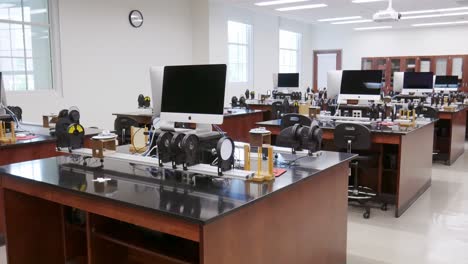 A-smooth-dolly-shot-showing-rows-of-desktop-computers-and-lab-equipment-in-an-American-college-physics-classroom