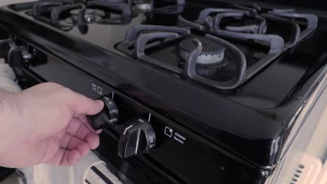 Stovetop-burner-with-gas-fuel-burning