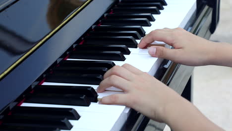 Close-up-on-kids-hands-playing-on-the-piano