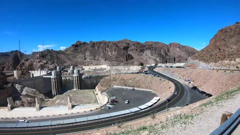 Panoramavideo-Des-Einlasses-Und-Des-Parkplatzes-Des-Hoover-Staudamms-Von-Der-Arizona-Seite-Des-Lake-Mead-Aus