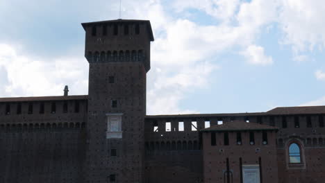Establishing-shot-showing-the-Castello-Sforzesco-in-Milan,-Italy