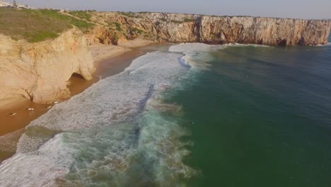 El-Surfspot-Beliche-Cerca-De-Sagres,-Portugal.-Toma-Aerea