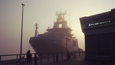 Coast-guard-boat-in-the-early-morning-fog