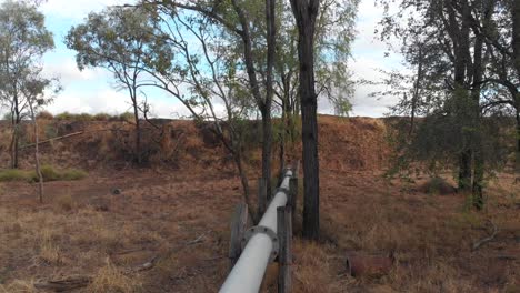 Reveal-shot-of-a-old-pipeline-in-the-outback