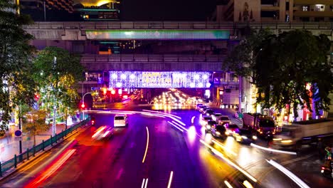 Zeitraffer-Bei-Nacht-Mit-Den-Geschäftigen-Und-Hektischen-Straßen-Und-Dem-Nachtleben-Bangkoks