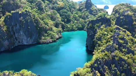 Tief-Fliegende-Luftaufnahme-Der-Großen-Lagune,-Der-Kleinen-Lagune,-El-Nido,-Palawan,-Philippinen