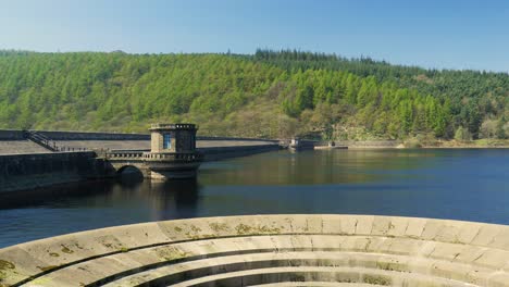 Lady-bower-reservoir-plug-hole-in-foreground-of-clip-giant-plug-hole-famous-attraction-summer-sunny-day-clear-skies-calm-waves-in-the-peak-district-shot-in-4K