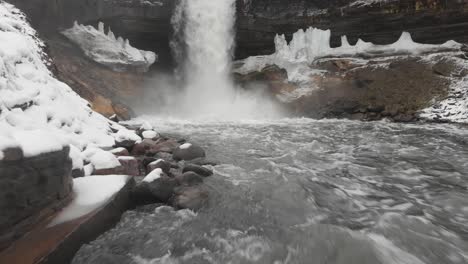 Showing-a-waterfall-and-river-from-a-low-angle-during-a-cloudy-winter-day