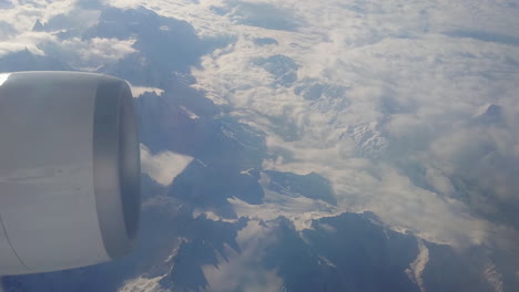 Vista-Aérea-De-Los-Alpes-Suizos-Desde-Un-Avión-A-Reacción-A330