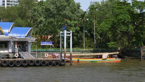 Icono-Del-Muelle-Del-Ferry-Siam-A-Lo-Largo-Del-Río-Chao-Phraya