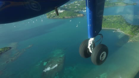 Passagieransicht-Eines-DHC-Zwillingsotters,-Der-über-Die-Karibikinsel-Grenada-Fliegt