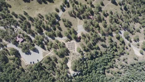 Drone-Volando-Sobre-El-Parque-En-Boulder-Colorado