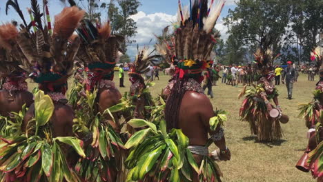 Mujeres-De-Papúa-Nueva-Guinea-Bailando-En-El-Festival-Singsing