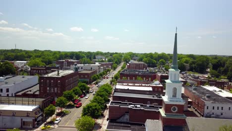 Aerial-flyover-of-the-busy-streets-in-Statesville-North-Carolina