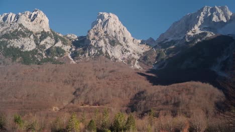 Das-Berühmte-Und-Schöne-Valbona-tal-In-Den-Albanischen-Alpen
