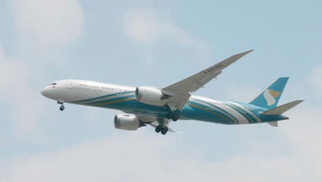 Oman-Air-Boeing-787-9-Dreamliner-A4o-sc-Acercándose-Antes-De-Aterrizar-En-El-Aeropuerto-De-Suvarnabhumi-En-Bangkok-En-Tailandia