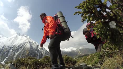 Montañeros-Del-Himalaya-De-Un-Instituto-De-Formación-De-Montañismo-En-Su-Camino-Hacia-El-Sendero