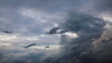 Zeitraffer-Der-Sturmwolken,-Die-Sich-Am-Himmel-Bilden