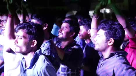 Die-Tanzende-Menge-In-Mangalore-Dasara