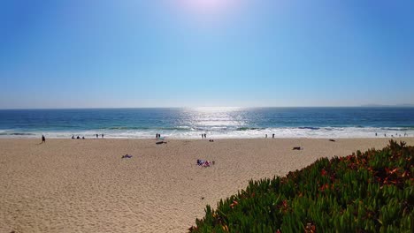 Waves-and-sand-with-people-Beautiful-Californian-landscape,-Half-Moon-Bay,-Pillar-Point,-California