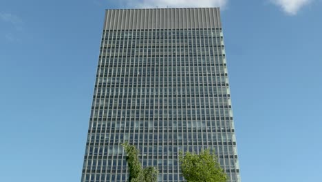 La-Torre-De-Las-Artes-Universidad-De-Sheffield-Día-Soleado-ángulo-Medio-Más-Corto-4k-25p