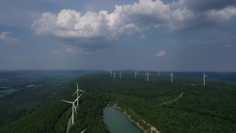 Dröhnen-Eines-Windparks-In-Den-Bergen-Von-Pennsylvania
