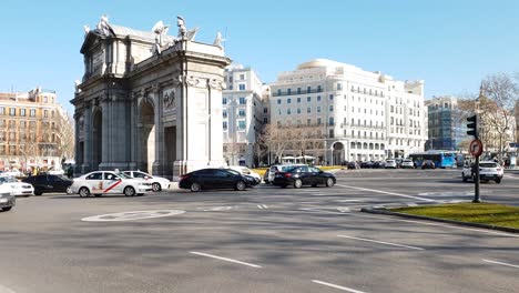 Traffic-in-Puerta-de-Alcála-square,-Madrid