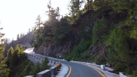 The-beautiful-road-on-the-top-of-the-mountain-in-Kashmir